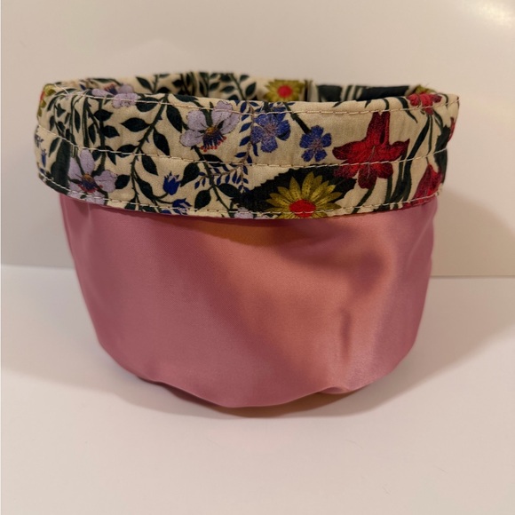 Gucci Pink Floral Pouch or Makeup Bag NWT - Picture 2 of 10